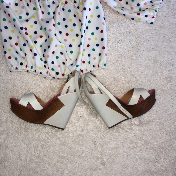 White, beige with pink accents wedge sandals - Picture 3 of 8